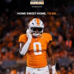 "Home sweet home": TE. A new contract has been signed by Ethan Davis and the Volunteer Club. I don't want the money I'm getting paid.
