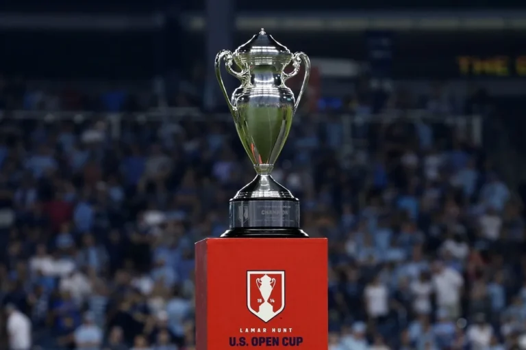 US-Open-Cup-Trophy-Hudsion-River-Blue-1