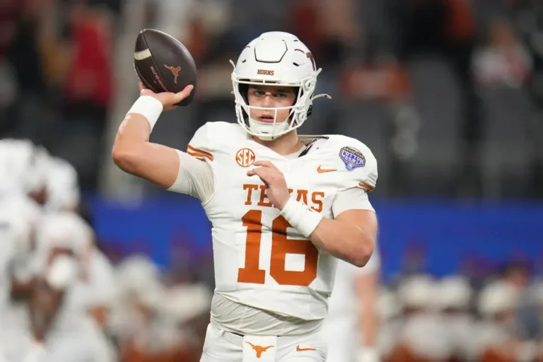 texas-quarterback-arch-manning-warms-96523669_e2a6a3