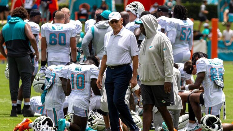 MIA_24DAV_DOLPHINS_PRACTICE