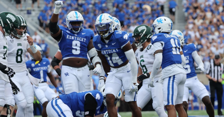 Ty-Bryant-and-the-Kentucky-defense-celebrate-a-stop-via-Dr (1)
