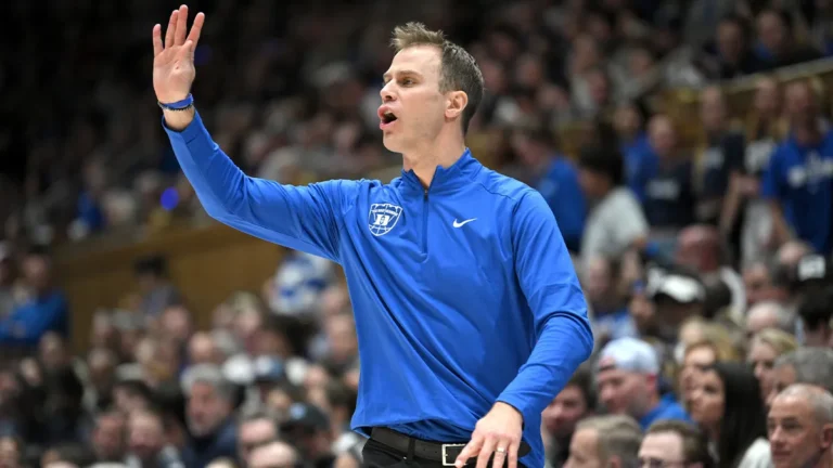 Jon-Scheyer-coaching-