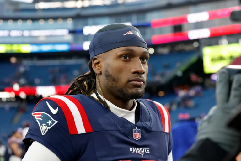 new-england-patriots-quarterback-joe-984703324