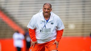 Florida-Gators-wide-receivers-coach-Billy-Gonzales_Florida-Gators-Football-Spring-Practice_932-1021x580