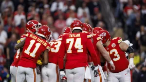 chiefs-offensive-huddle